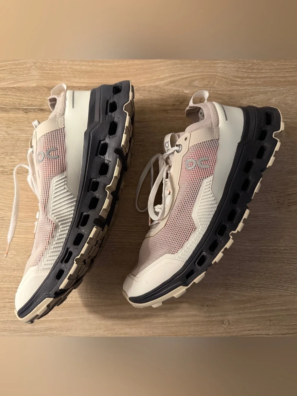 Women’s On Cloud Ultra Size 9